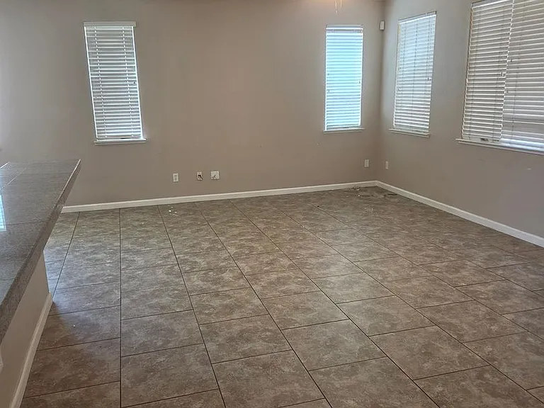 9561 Spring River Way — Photo 6