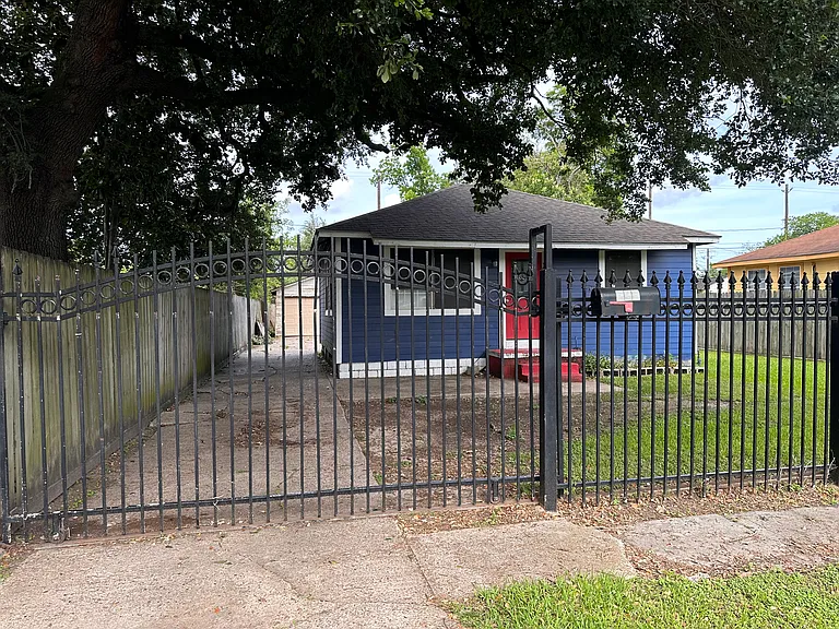 533 Majestic St — Photo 13