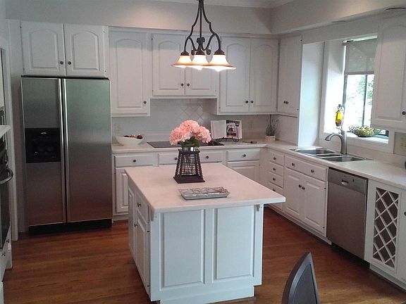 4th image of 261 Branch Hill Ln