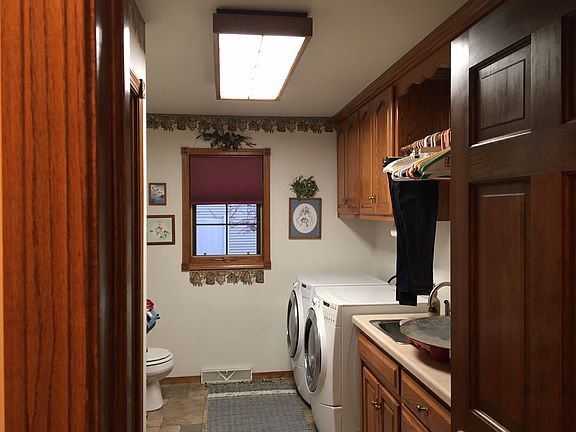 2nd image of 2555 Jody Dr