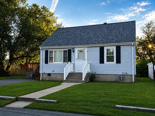 63 Prairie Ave, Swansea, MA 02777