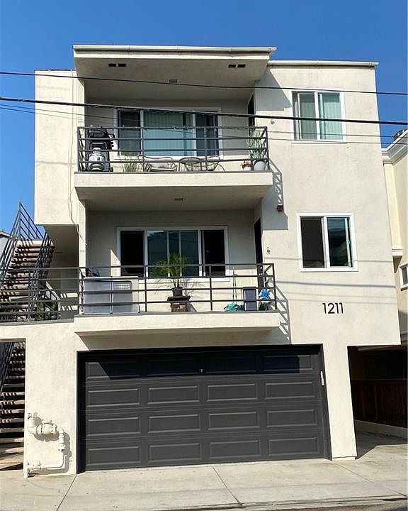 Front of building. The unit that is available is in the back.