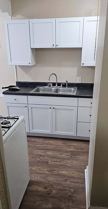 2nd image of 1457 W 29th St