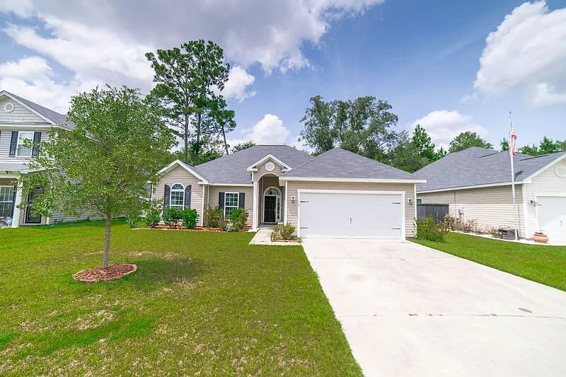 4 bed, 2.0 bath, 1651 sqft, $2,300 — Photo 3