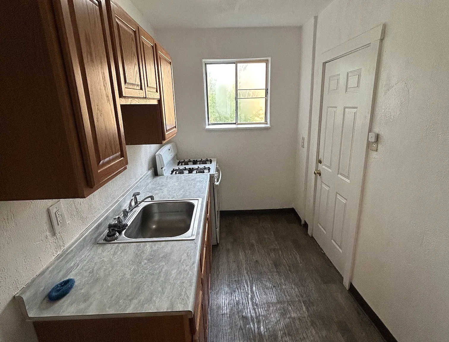 1 bed, 750 sqft, $1,200 — Photo 3