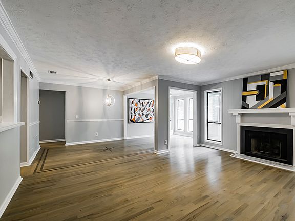 5th image of 3993 Woodridge Way