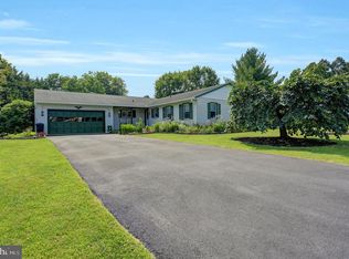 11380 Pine Hill Dr, Waynesboro, PA 17268