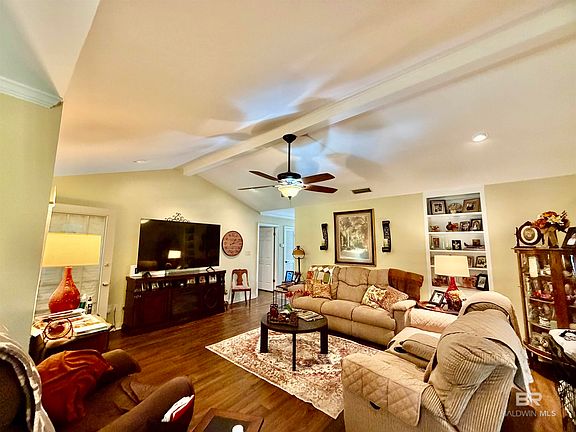 3rd image of 6 McCue Cir