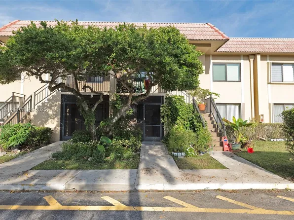 302 Lakeview Dr APT 105, Weston, FL 33326