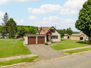 512 E 1st St, Caspian, MI 49915