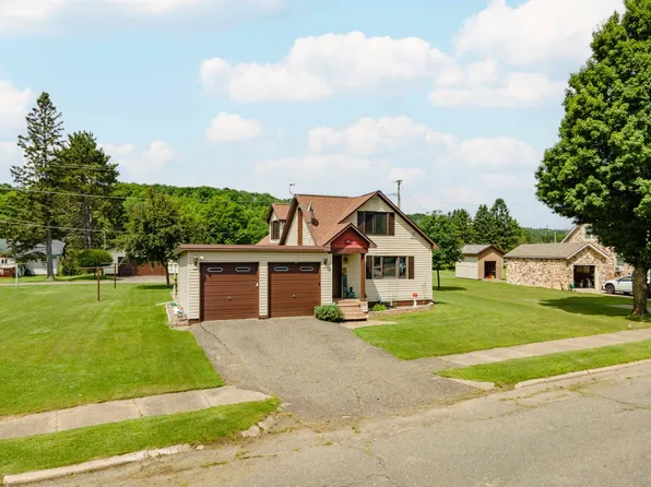 512 E 1st St, Caspian, MI 49915