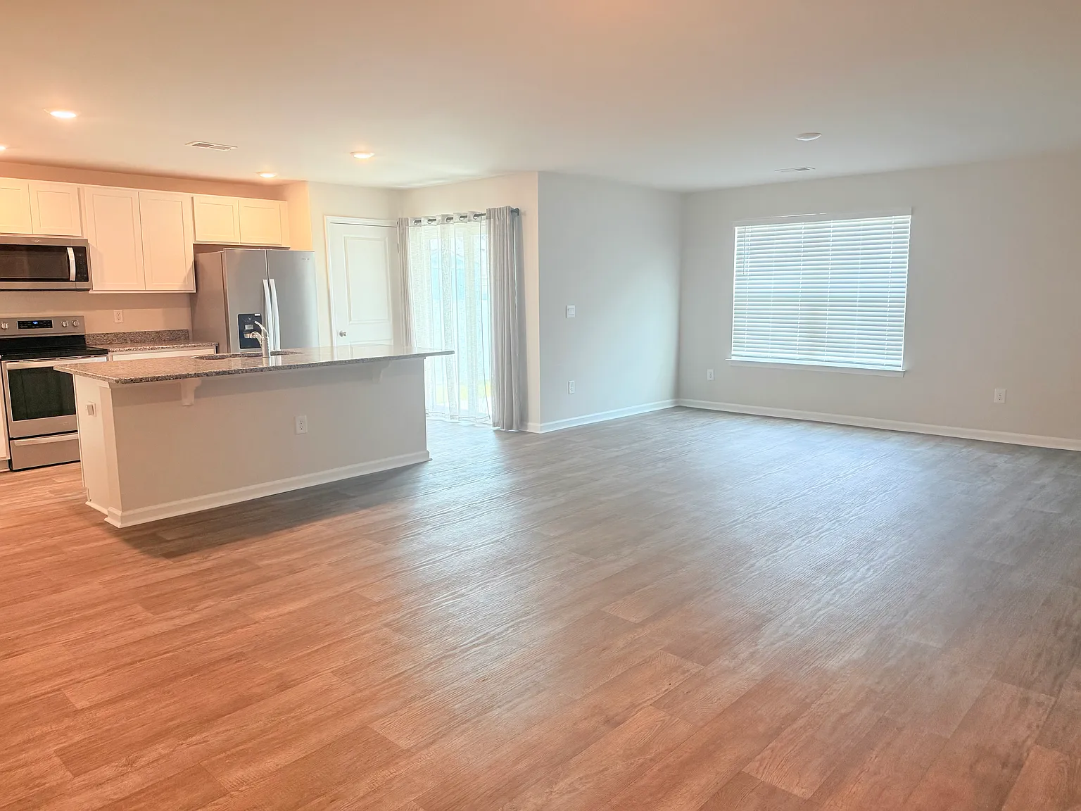 3 bed, 1475 sqft, $2,000 — Photo 2