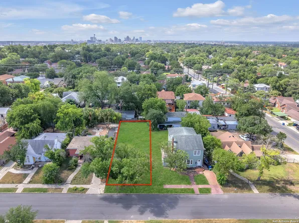 122 W Norwood Ct, San Antonio, TX 78212