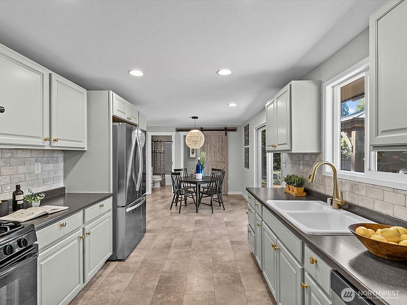 3rd image of 22628 87th Avenue W