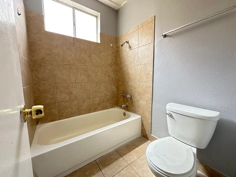 7636 Owensmouth — Photo 21