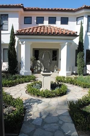 1st image of 325 Aliso Ave