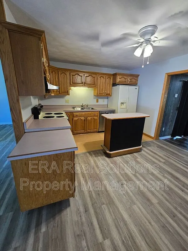 3 bed, 1.5 bath, 1660 sqft, $1,350 — Photo 4