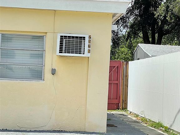 2nd image of 2526 McKinley St #B