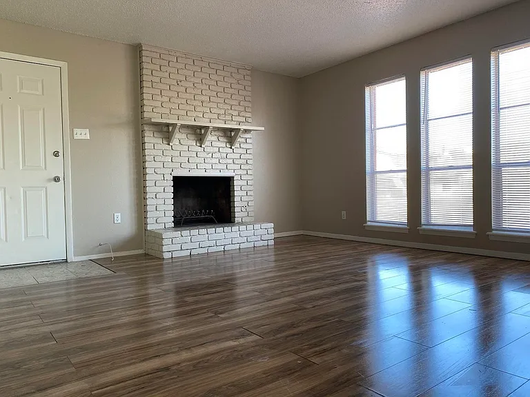 6435 Pizarro St — Photo 2