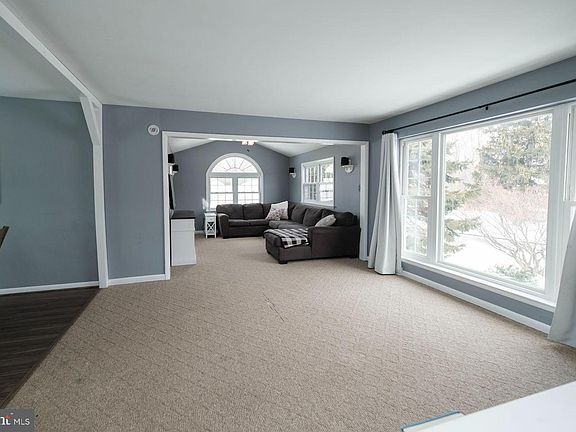 4th image of 34 Carriage Cir