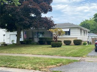 26 Caren Dr, Rochester, NY 14622