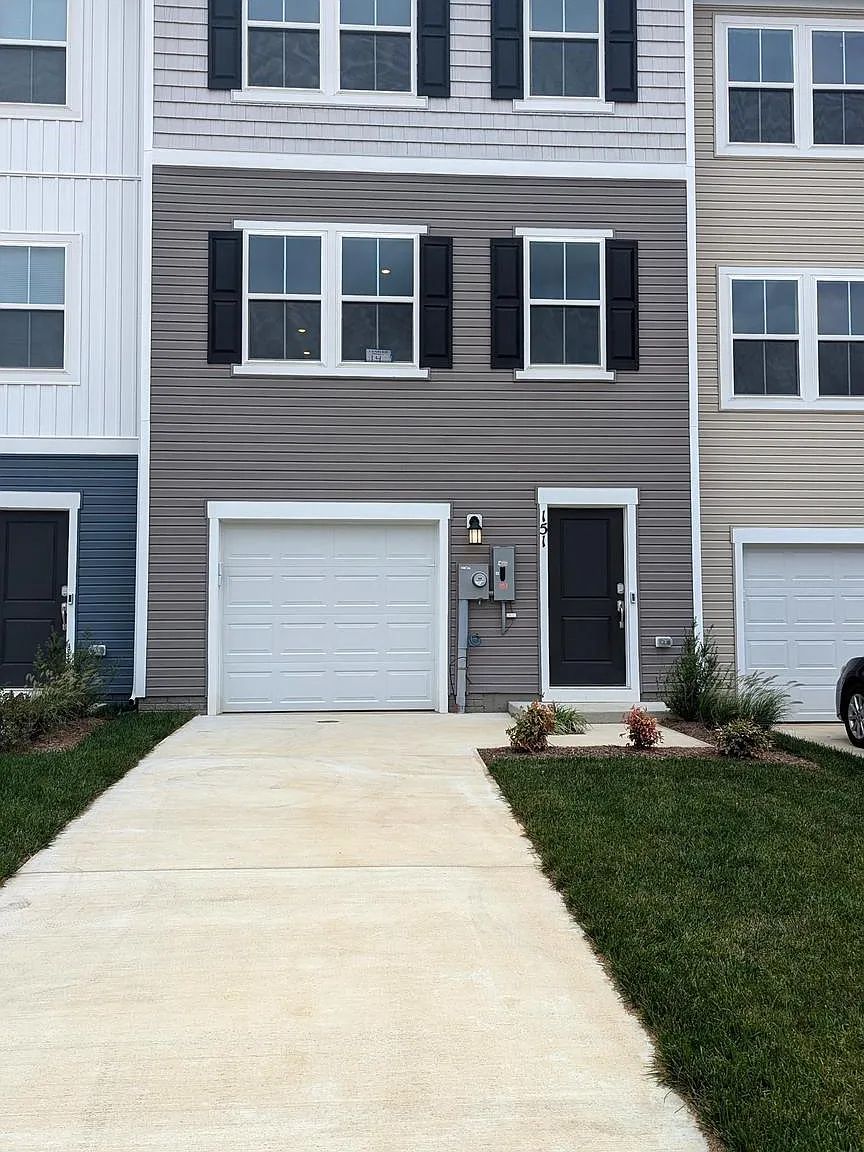 3 bed, 2.5 bath, $1,995 — Photo 2