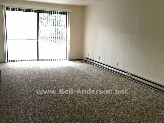 2nd image of 936 10th St NE APT 1