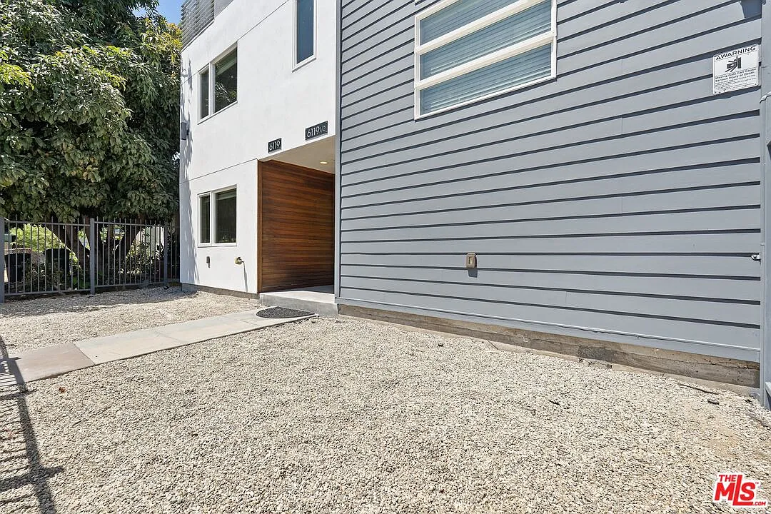 3 bed, 3.5 bath, 1910 sqft, $4,995 — Photo 3