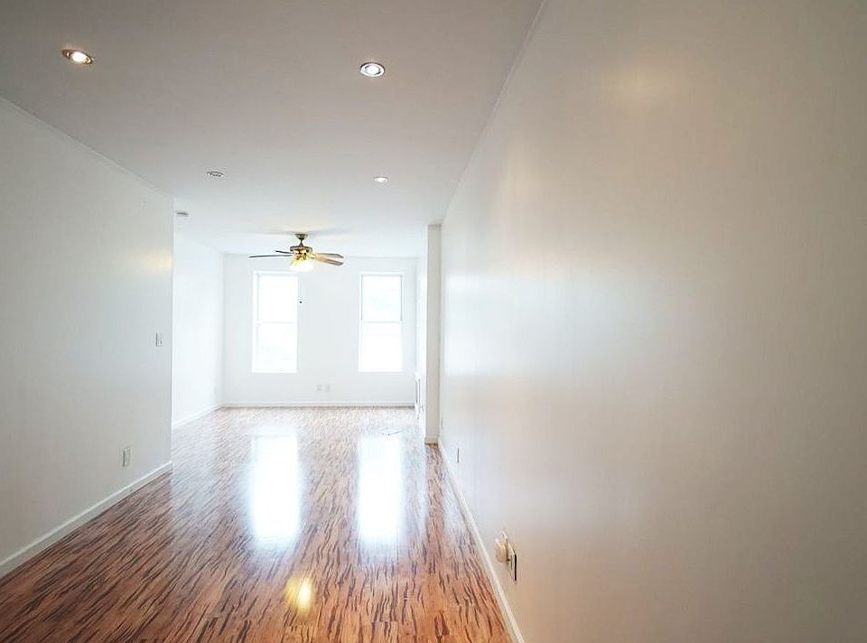 1st image of 33 Garnet St #2D