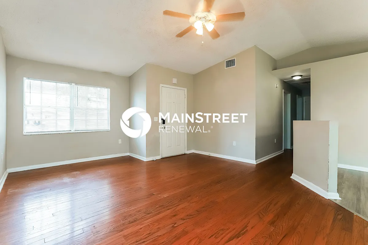 Living Room - 2400 Timbercreek Loop W