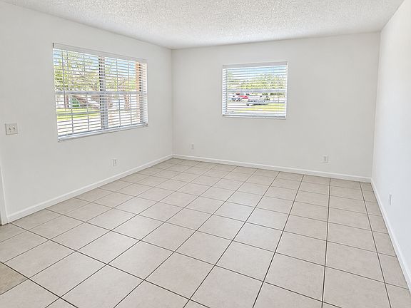 2nd image of 6034 SW 37th St #10