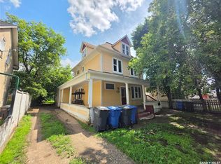1072 104th St, North Battleford, SK S9A1N4