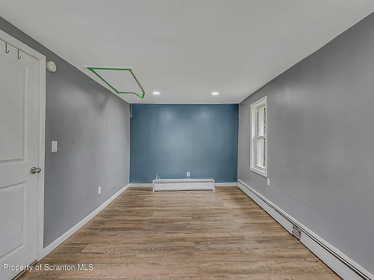 664 Laurel Dr #FRONT — Photo 7