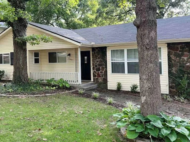 2280 N Briarwood Ln — Photo 1