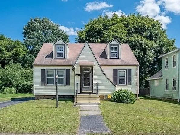 4 Grammont Rd, Worcester, MA 01607