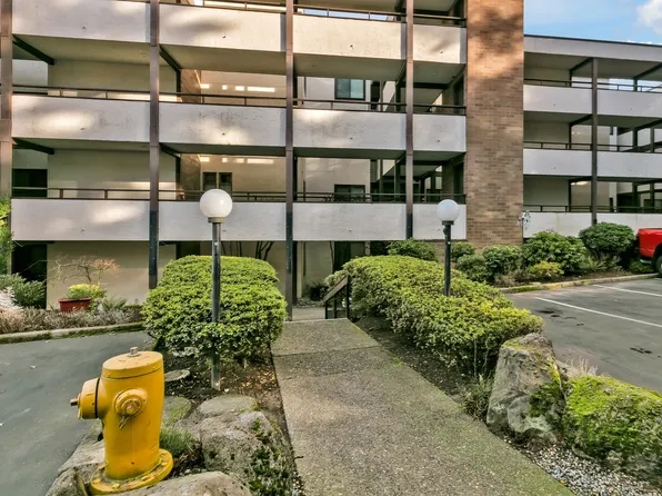 10823 Glen Acres Dr S APT D, Seattle, WA 98168