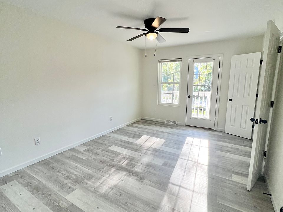 Primary Bedroom (Upper Front)