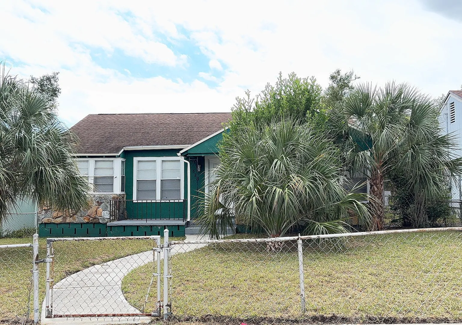 Historic Charm 3 bedroom/ 1 bath Home with bonus room — Photo 1