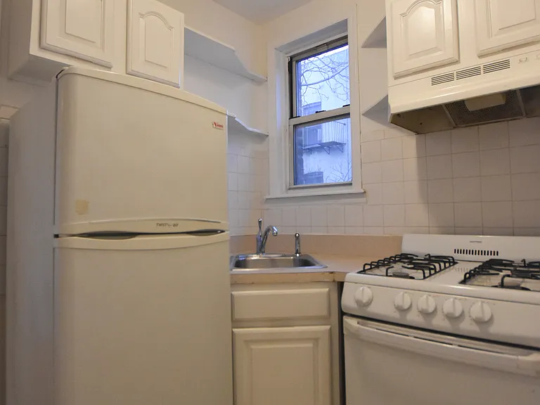 11 Cornelia St #10R — Photo 3