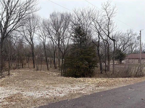 5 N Fascination Cir, Linn Valley, KS 66040