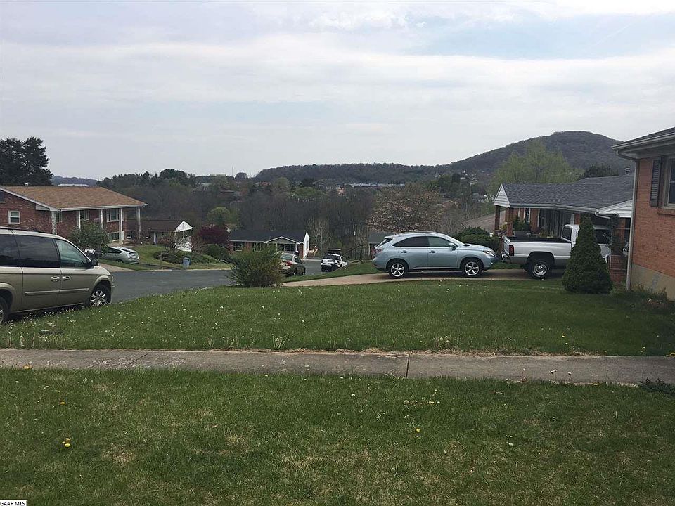 2nd image of 804 Geoffery St