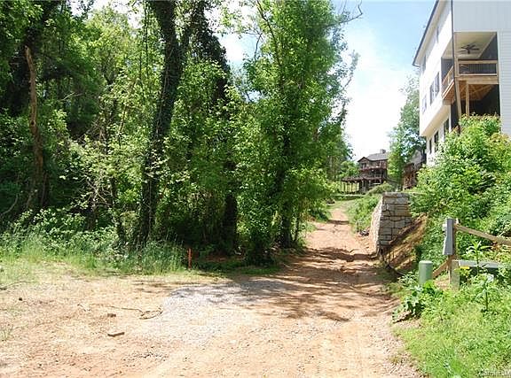 4th image of 999 Mears Ave