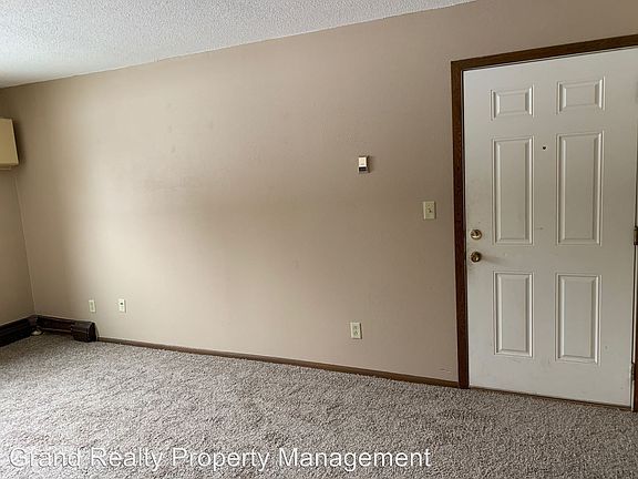 3rd image of 216 12th St NE APT 201