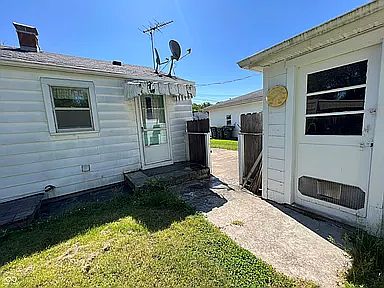 5th image of 2415 Crystal St