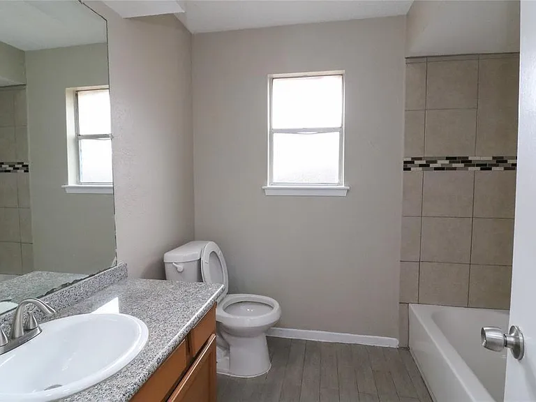 6111 Briar Glade Dr — Photo 13