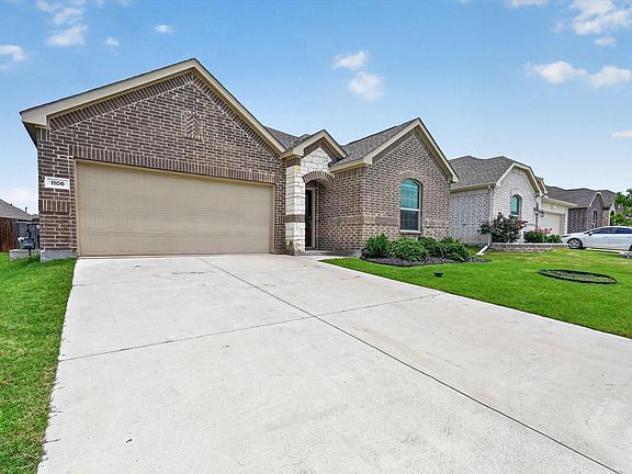 2nd image of 1106 Daffodil St