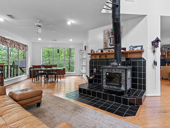 3rd image of 7900 Rainey Ln