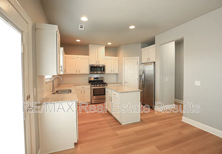 5911 SW Gentle Winds Ave — Photo 12