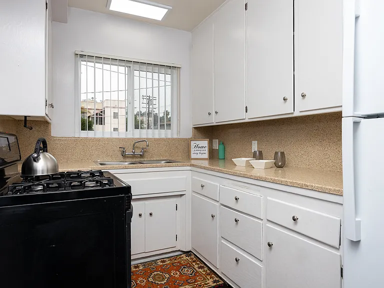 Kingsley Apartments — Photo 19