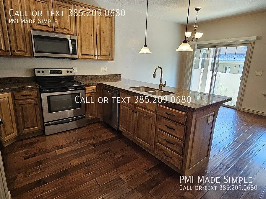 $250 Off 1st Mo + Free Tv! Spacious 3-Bed Townhome With Fenced Yard — Photo 3